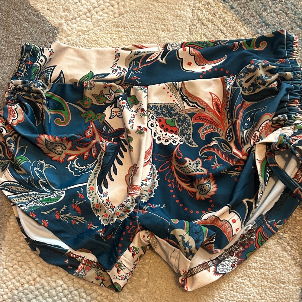 Bikram Yoga Short Paisley Print Women in Teal and Cream Sx M/L